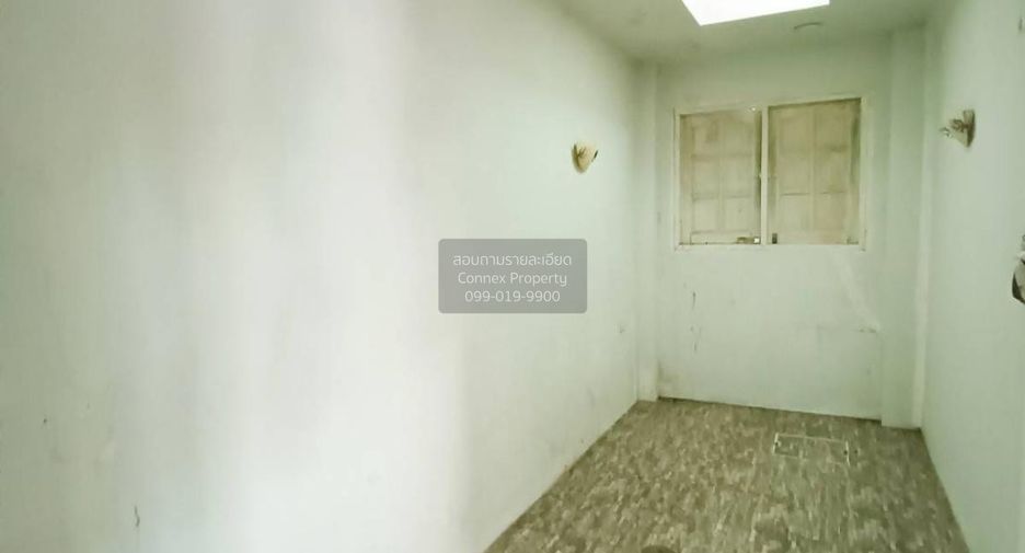 Casa adosada en venta de 3 habitaciones en Bang Sao Thong, Samut Prakan