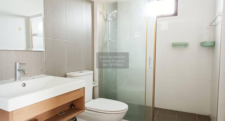 Casa adosada en venta de 3 habitaciones en Bang Sao Thong, Samut Prakan