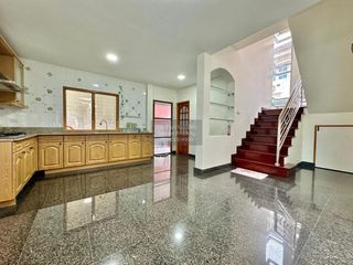 Casa en venta de 3 habitaciones en Bang Khen, Bangkok