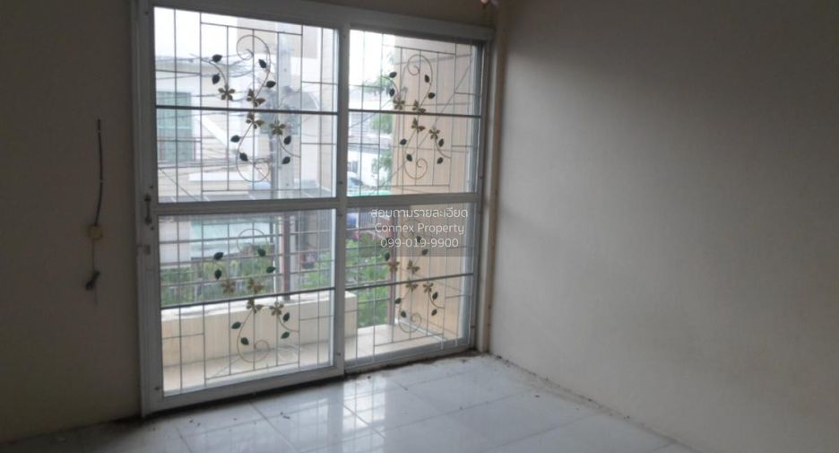 For sale 3 bedrooms townhouse in Min Buri, Bangkok