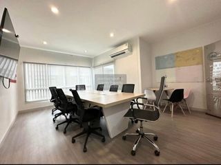 For rent 4 bedrooms townhouse in Khlong Sam Wa, Bangkok