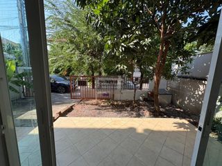 For rent 3 bedrooms house in Saphan Sung, Bangkok