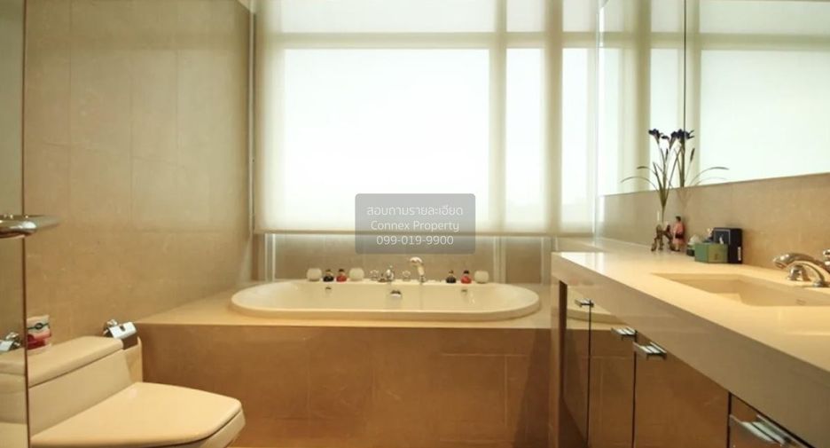 For rent 2 bedrooms condo in Pathum Wan, Bangkok