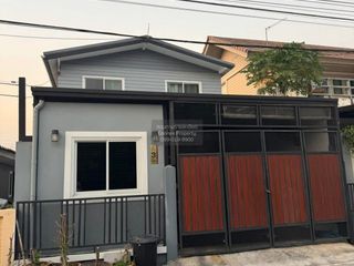 For rent 4 bedrooms townhouse in Mueang Nonthaburi, Nonthaburi