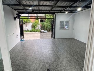 For rent 4 bedrooms townhouse in Mueang Nonthaburi, Nonthaburi