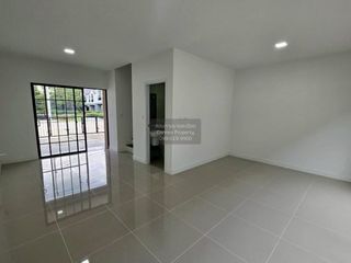 Reihenhaus zur Miete mit 3 Zimmer in Min Buri, Bangkok