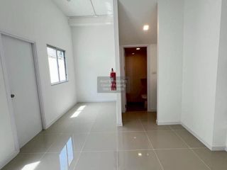 Gewerbefläche zur Miete mit 3 Zimmer in Phutthamonthon, Nakhon Pathom