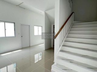 Gewerbefläche zur Miete mit 3 Zimmer in Phutthamonthon, Nakhon Pathom