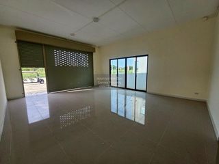For rent 1 bed retail Space in Mueang Pathum Thani, Pathum Thani