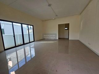 For rent 1 bed retail Space in Mueang Pathum Thani, Pathum Thani