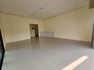 For rent 1 bed retail Space in Mueang Pathum Thani, Pathum Thani