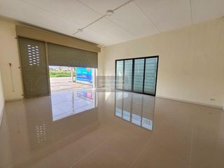 For rent 1 bed retail Space in Mueang Pathum Thani, Pathum Thani