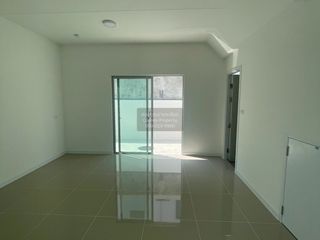For rent 3 bedrooms townhouse in Mueang Samut Sakhon, Samut Sakhon