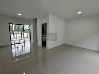 Reihenhaus zur Miete mit 3 Zimmer in Min Buri, Bangkok