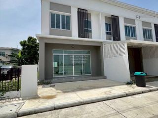 Gewerbefläche zur Miete mit 3 Zimmer in Phutthamonthon, Nakhon Pathom