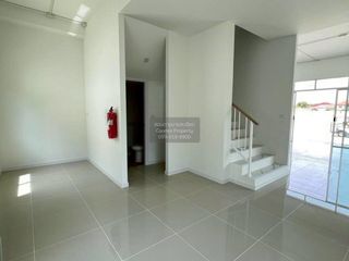 Gewerbefläche zur Miete mit 3 Zimmer in Phutthamonthon, Nakhon Pathom