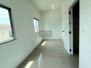 Gewerbefläche zur Miete mit 3 Zimmer in Phutthamonthon, Nakhon Pathom