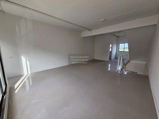 For rent 3 bedrooms retail Space in Mueang Pathum Thani, Pathum Thani