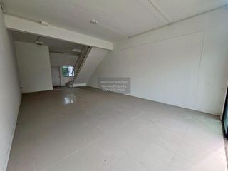 For rent 3 bedrooms retail Space in Mueang Pathum Thani, Pathum Thani
