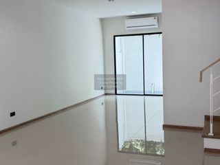 For rent 5 bedrooms townhouse in Bueng Kum, Bangkok