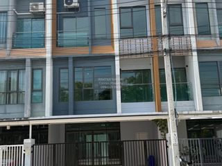 For rent 5 bedrooms townhouse in Bueng Kum, Bangkok
