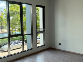 For rent 5 bedrooms townhouse in Bueng Kum, Bangkok