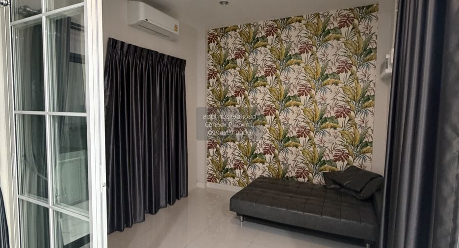 For rent 3 bedrooms townhouse in Phra Khanong, Bangkok