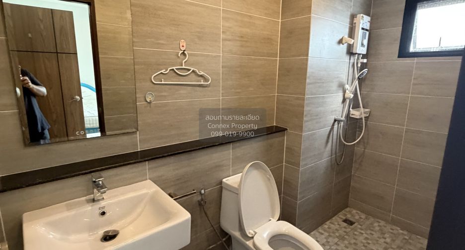 For rent 3 bedrooms townhouse in Phra Khanong, Bangkok