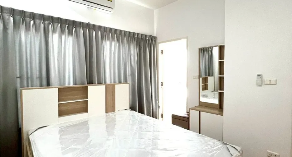 Casa adosada en venta y en alquiler de 3 habitaciones en Prawet, Bangkok