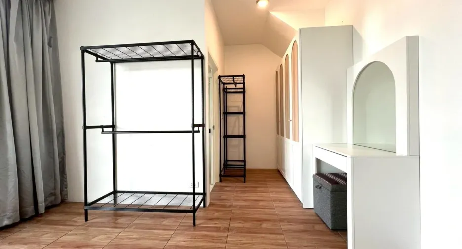 Casa adosada en venta y en alquiler de 3 habitaciones en Prawet, Bangkok