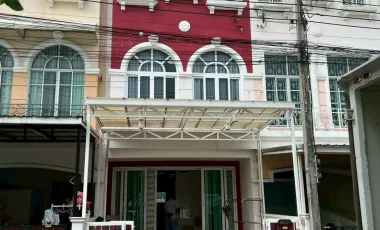 Casa adosada en venta y en alquiler de 3 habitaciones en Prawet, Bangkok