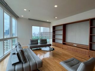 For rent 3 bedrooms condo in Khlong Toei, Bangkok