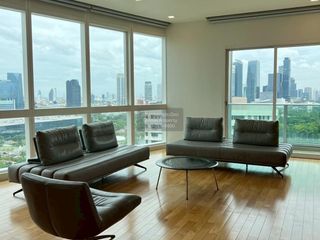 For rent 3 bedrooms condo in Khlong Toei, Bangkok