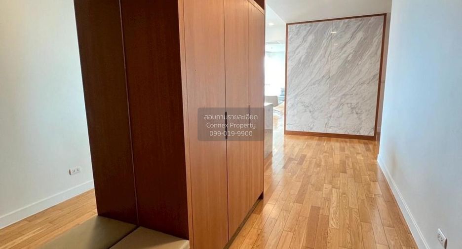 Condo en alquiler de 3 habitaciones en Khlong Toei, Bangkok