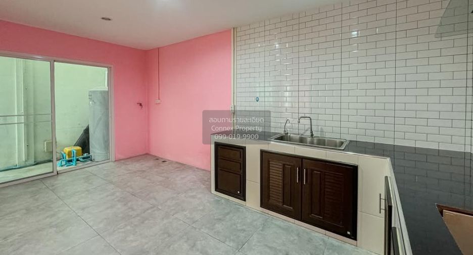 Продажа 3 спальни таунхаус в Бангкок Яи, Бангкок