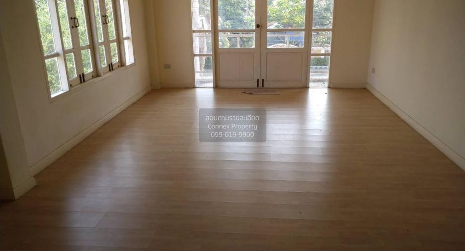 For sale 4 bedrooms house in Mueang Nakhon Pathom, Nakhon Pathom