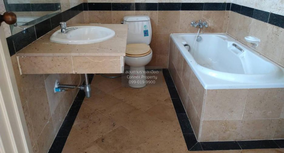 For sale 4 bedrooms house in Mueang Nakhon Pathom, Nakhon Pathom