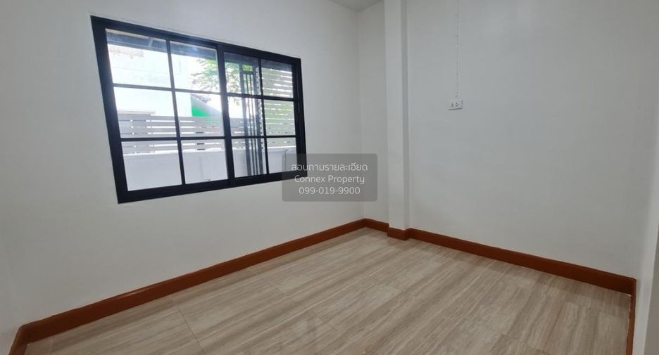 Casa adosada en venta de 4 habitaciones en Khlong Sam Wa, Bangkok