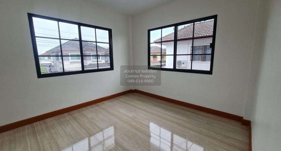 Casa adosada en venta de 4 habitaciones en Khlong Sam Wa, Bangkok