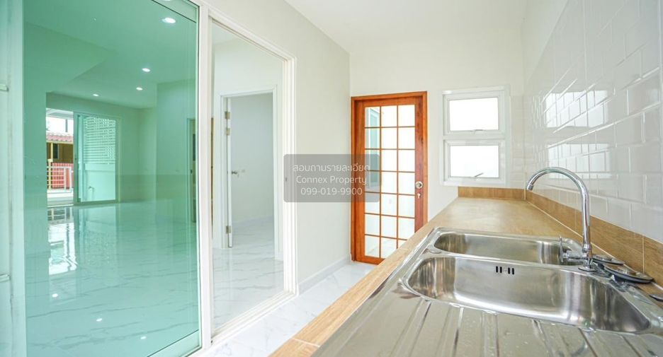 For sale 4 ベッドルーム townhouse in Chom Thong, Bangkok