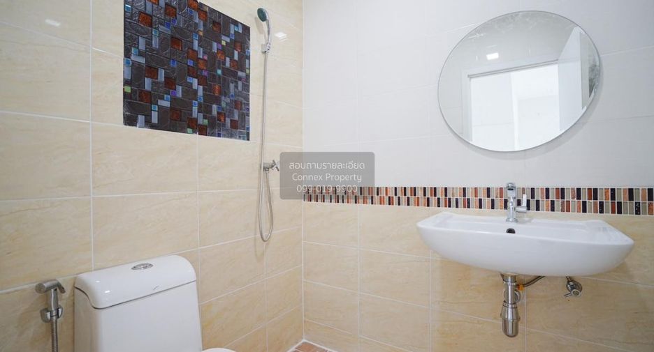 For sale 4 ベッドルーム townhouse in Chom Thong, Bangkok