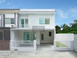 For sale 4 ベッドルーム townhouse in Chom Thong, Bangkok