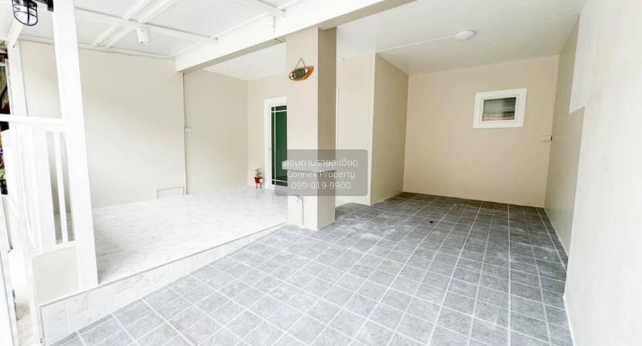 Casa adosada en venta de 3 habitaciones en Bang Yai, Nonthaburi