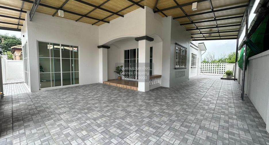 For sale 4 bedrooms house in Khlong Sam Wa, Bangkok
