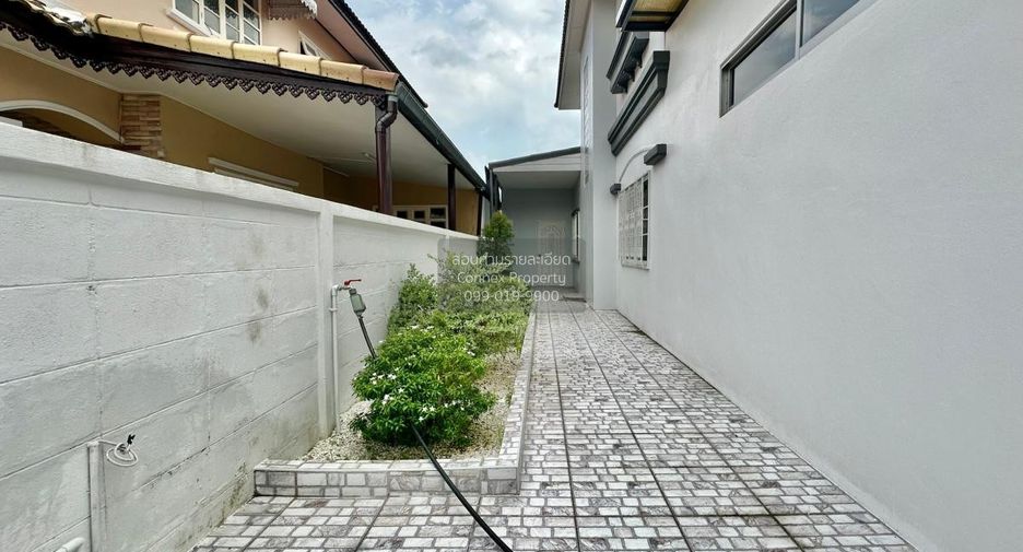 For sale 4 bedrooms house in Khlong Sam Wa, Bangkok