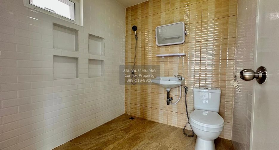 For sale 4 bedrooms house in Khlong Sam Wa, Bangkok