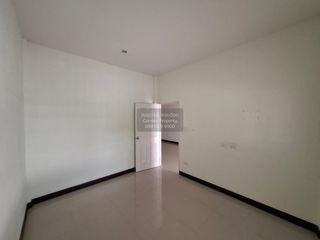À vendre 2 chambres maison de ville à Pluak Daeng, Rayong