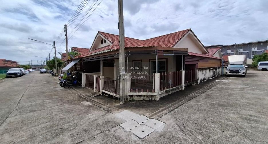 À vendre 2 chambres maison de ville à Pluak Daeng, Rayong