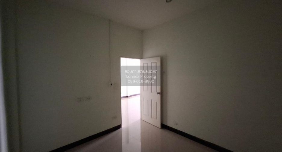 À vendre 2 chambres maison de ville à Pluak Daeng, Rayong