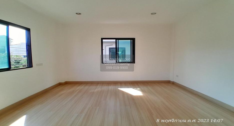 For sale 4 bedrooms townhouse in Bueng Kum, Bangkok